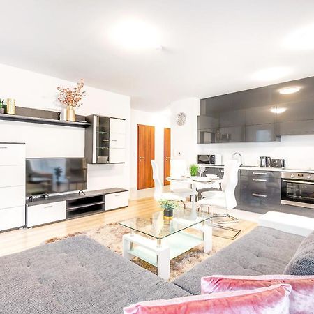 Modern Apartment With Free Garage And Balcony In The Downtown Будапеща Екстериор снимка