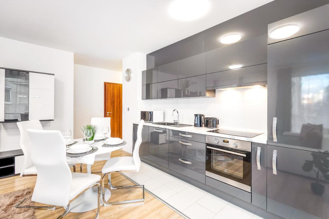 Modern Apartment With Free Garage And Balcony In The Downtown Будапеща Екстериор снимка