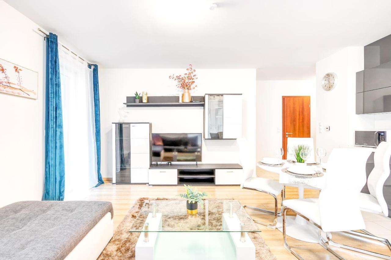 Modern Apartment With Free Garage And Balcony In The Downtown Будапеща Екстериор снимка