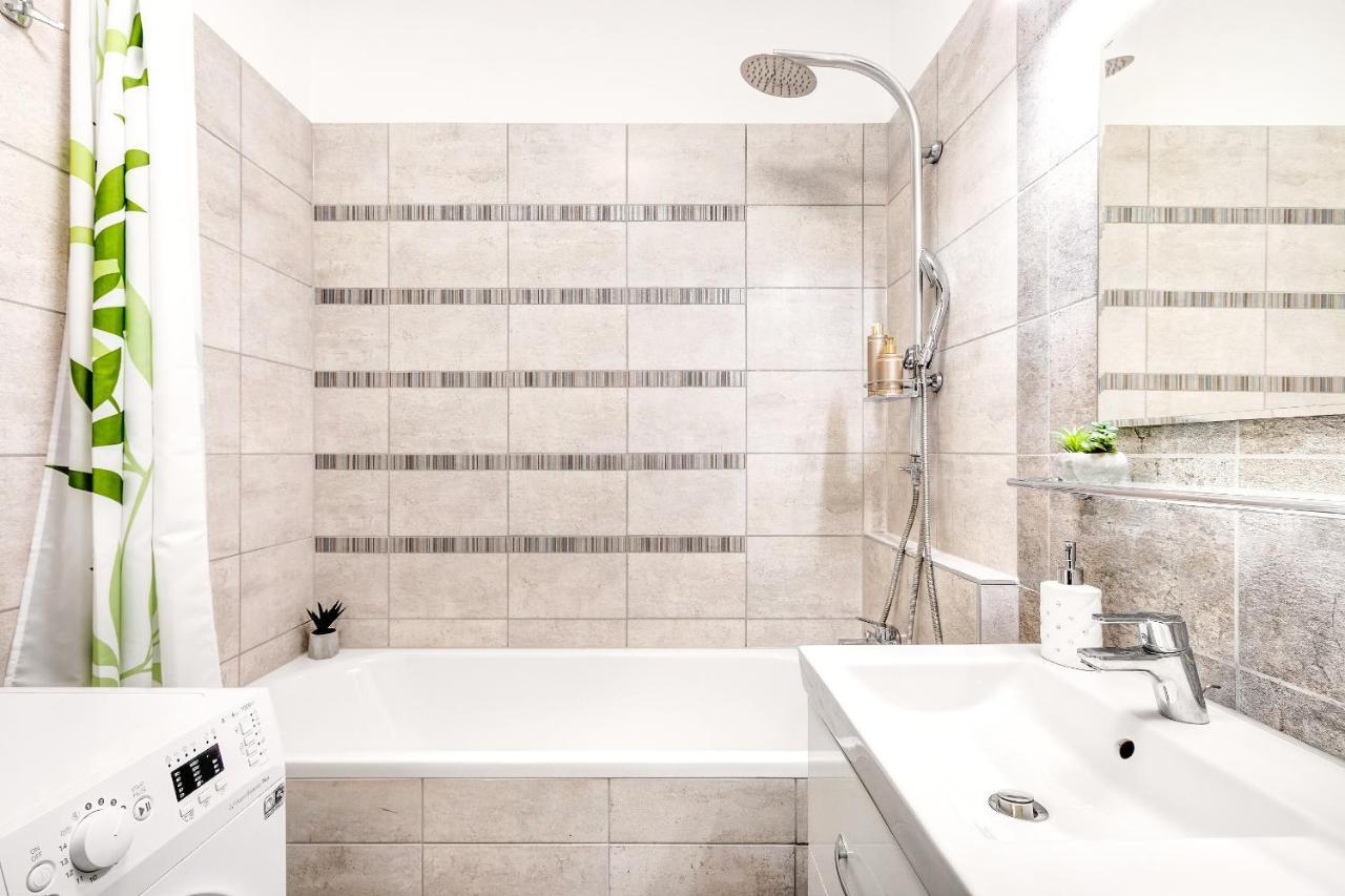 Modern Apartment With Free Garage And Balcony In The Downtown Будапеща Екстериор снимка