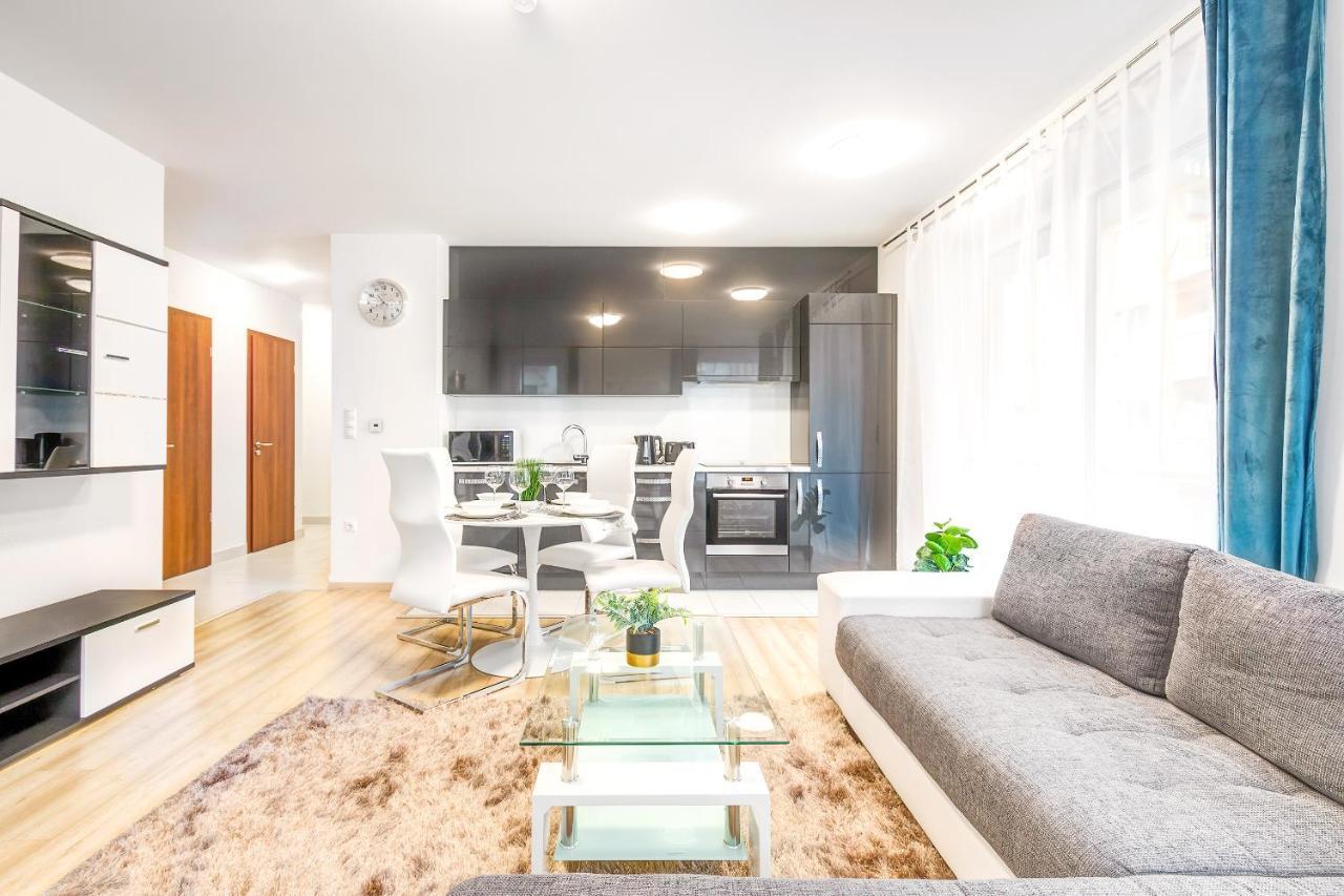 Modern Apartment With Free Garage And Balcony In The Downtown Будапеща Екстериор снимка