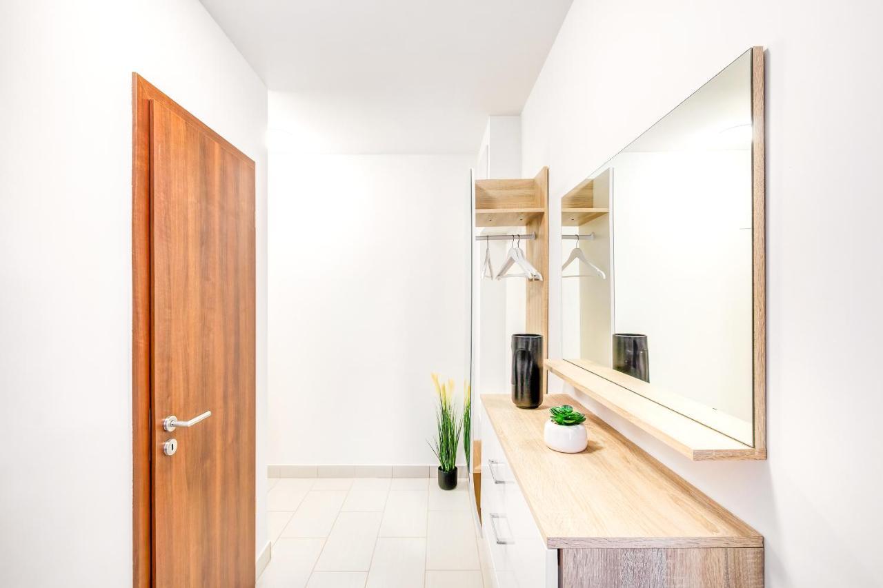 Modern Apartment With Free Garage And Balcony In The Downtown Будапеща Екстериор снимка
