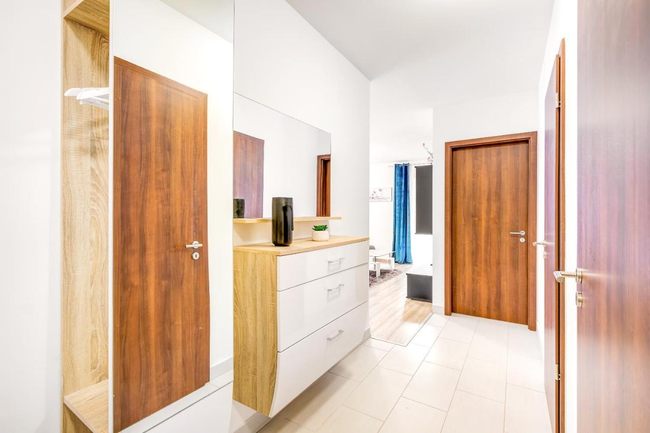 Modern Apartment With Free Garage And Balcony In The Downtown Будапеща Екстериор снимка