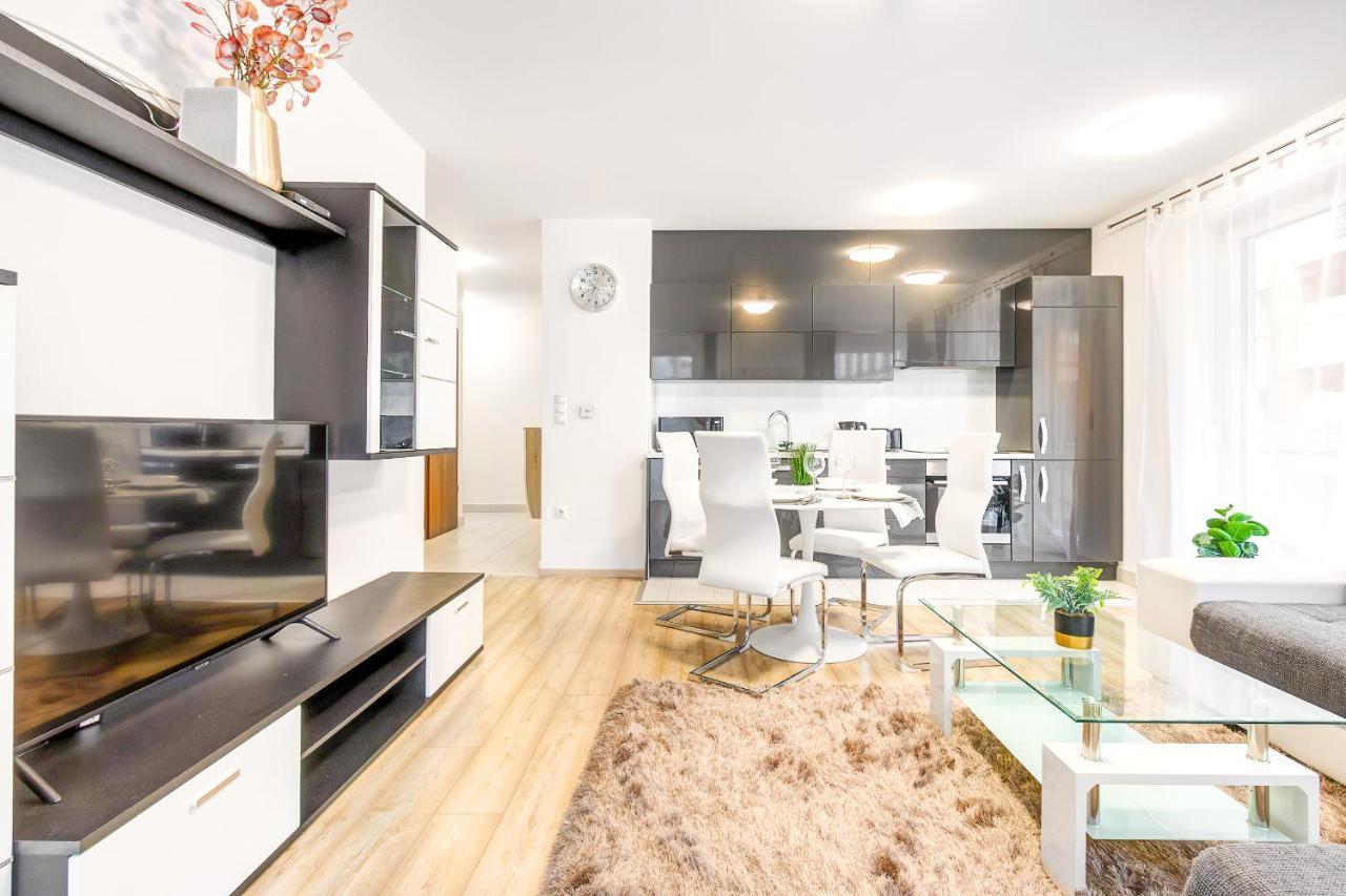 Modern Apartment With Free Garage And Balcony In The Downtown Будапеща Екстериор снимка