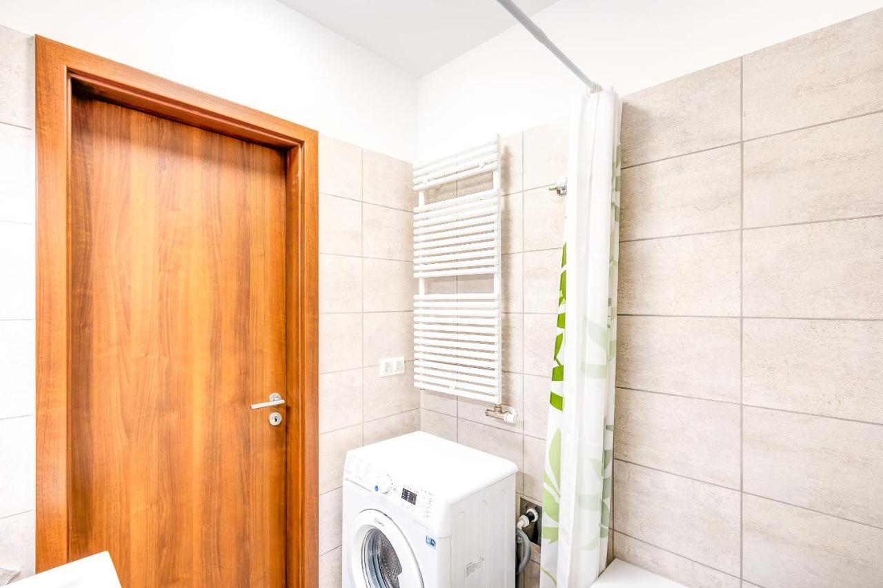 Modern Apartment With Free Garage And Balcony In The Downtown Будапеща Екстериор снимка