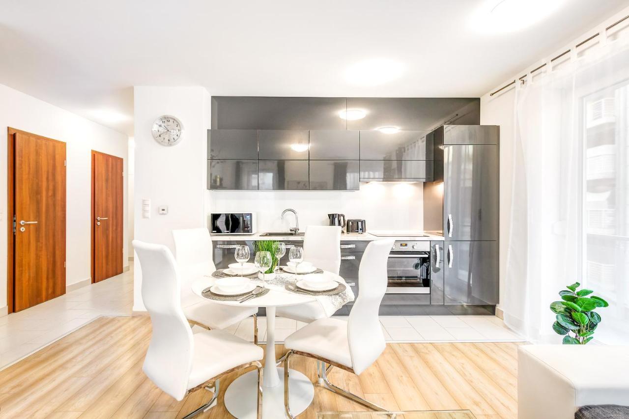 Modern Apartment With Free Garage And Balcony In The Downtown Будапеща Екстериор снимка