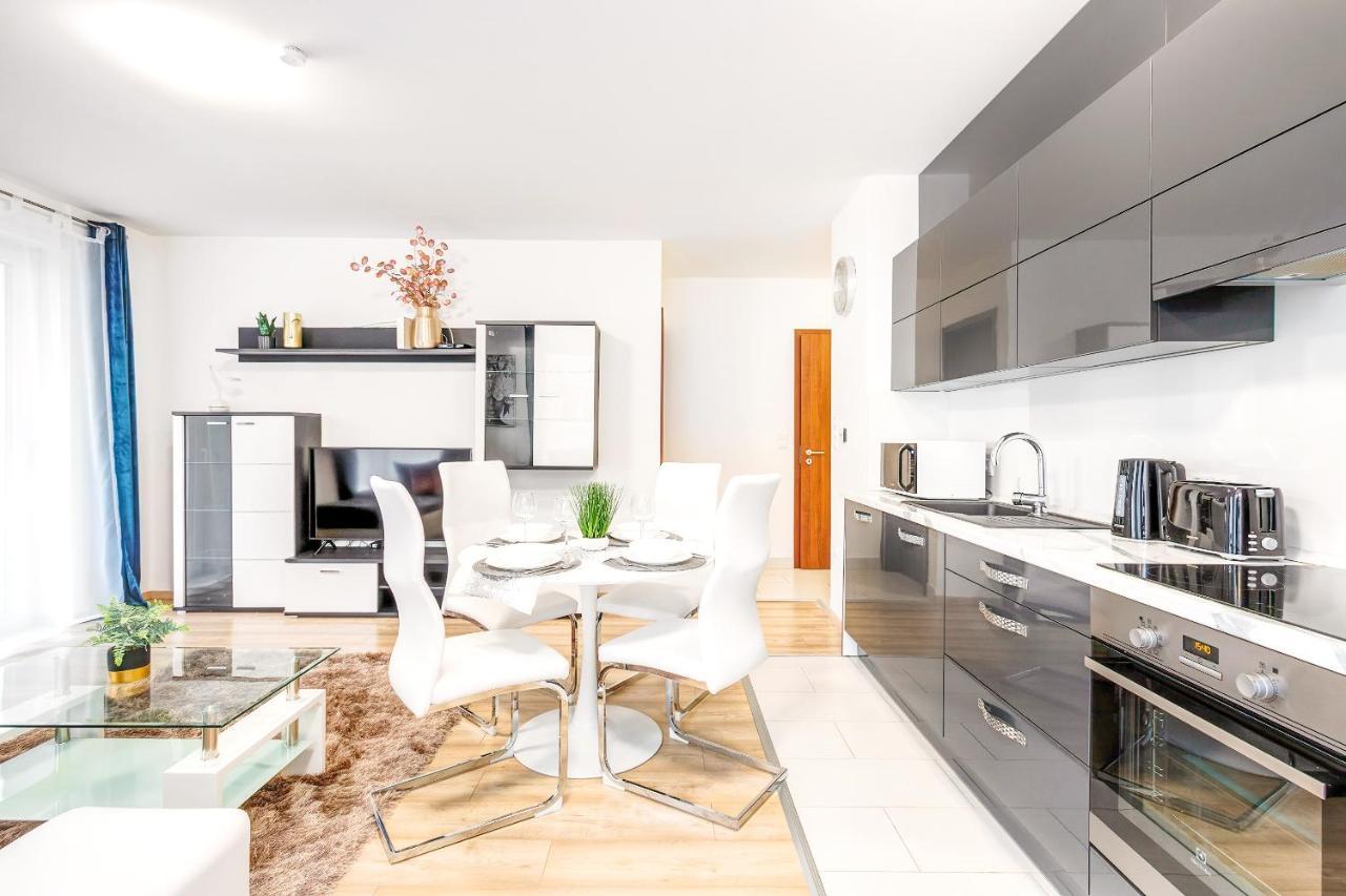Modern Apartment With Free Garage And Balcony In The Downtown Будапеща Екстериор снимка