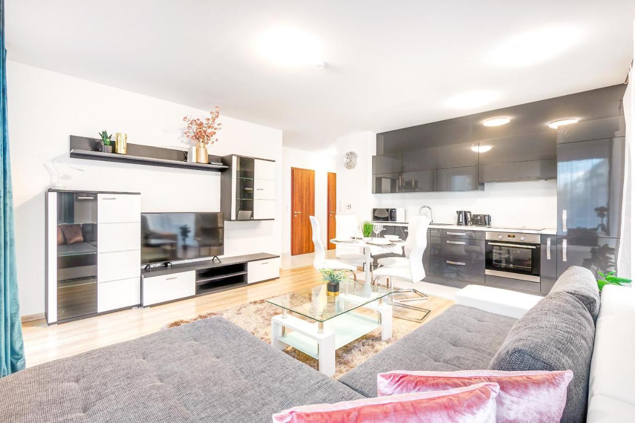 Modern Apartment With Free Garage And Balcony In The Downtown Будапеща Екстериор снимка