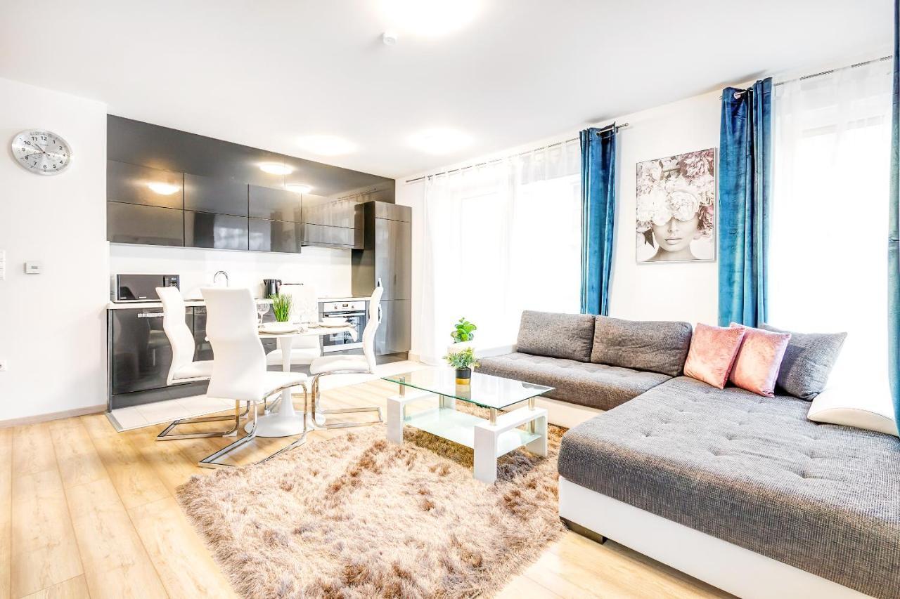 Modern Apartment With Free Garage And Balcony In The Downtown Будапеща Екстериор снимка